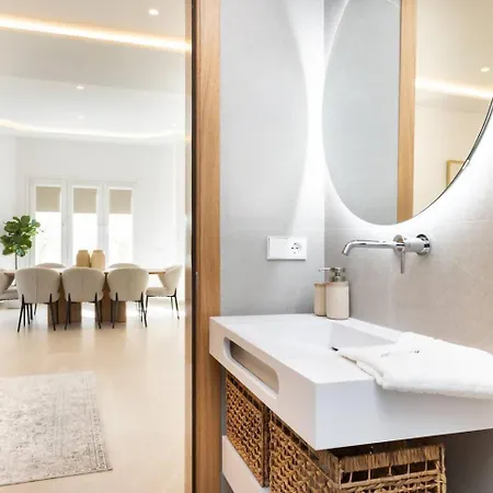 Sunnyland Luxury Santacruz Villa *