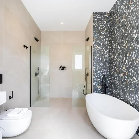 Sunnyland Luxury Santacruz Villa